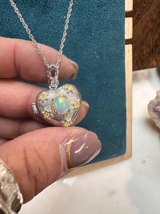 Nature Opal locket
